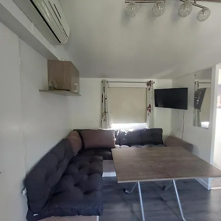 Charmant Mobil Home Gemenos Exterior photo